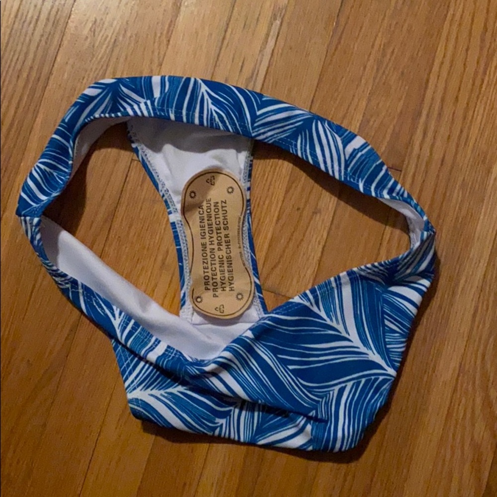 Blue and White leaf bikini bottoms - Picture 3 of 3